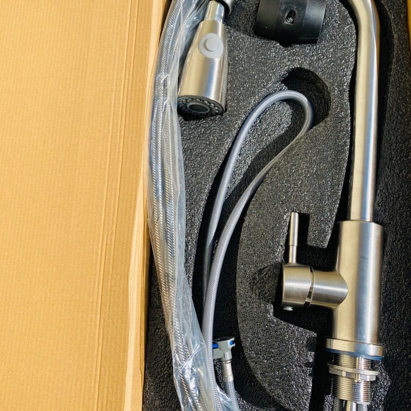 Kitchen faucet pull down - Picture 3 of 4